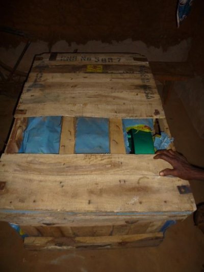 <p>Le paquet du moulin fraîchement arrivé du Ghana et non encore déballé.</p>Photo Aristide Houansou 